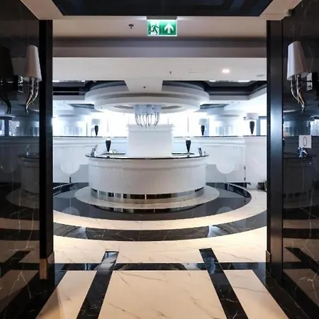 Hanza Tower Sky 22 & Pool Appartement