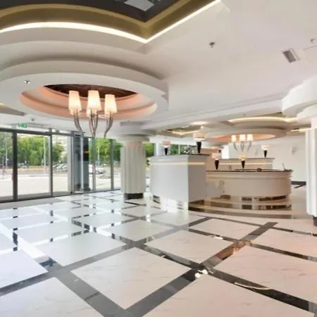 Hanza Tower Sky 22 & Pool