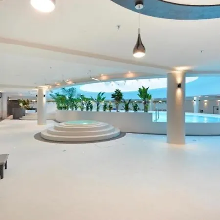 Hanza Tower Sky 22 & Pool